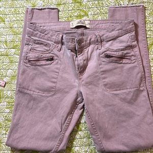 Light soft pink hollister super skinny jeans. Size 5/27